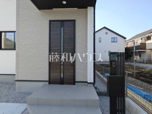 11号棟　玄関　【三鷹市大沢２丁目】