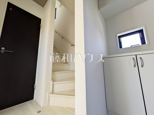 11号棟　階段　【三鷹市大沢２丁目】