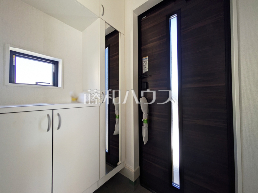 11号棟　玄関　【三鷹市大沢２丁目】