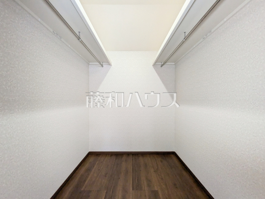 8号棟　ウォークインクローゼット　【小平市小川町１丁目】