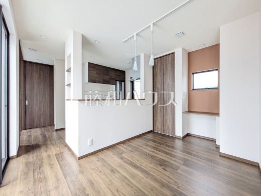 8号棟　リビング　【小平市小川町１丁目】