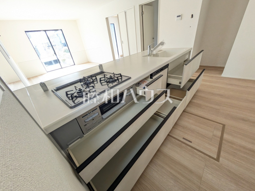 10号棟　キッチン　【日野市平山４丁目】