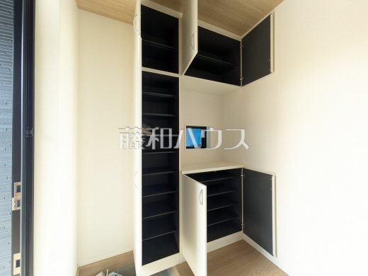 10号棟　玄関収納　【日野市平山４丁目】