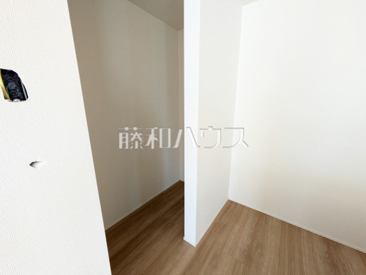 10号棟　パントリー　【日野市平山４丁目】