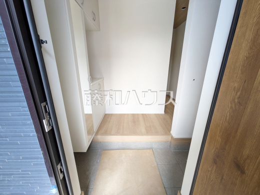 10号棟　玄関　【日野市平山４丁目】