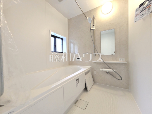 A号棟　浴室　【日野市落川】
白を基調とした清潔感あふれるバスルームです　