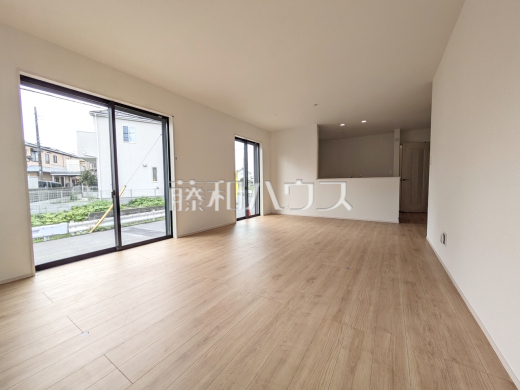 A号棟　リビング　【日野市落川】
家族が揃って食事できるゆとりある大きさのLDK約19.62帖　