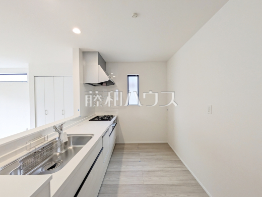 B号棟　キッチン　【日野市落川】
静音性や省エネ性に優れ、時間短縮に活躍する食器洗浄乾燥機　