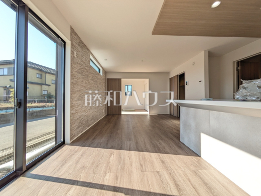 「光の特等席」へようこそ。南×西角地が叶える、照明いらずの明るいリビング！
8号棟　リビング　【清瀬市竹丘３丁目】