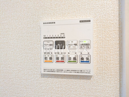 24時間換気システム 　24時間換気システムにより、花粉・PM2.5などの微小粒子物質の侵入を防ぎ、快適な室内を保ちます。 
