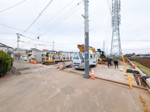 接道状況および現場風景　【立川市若葉町２丁目】 お住まい探しは、家の良し悪しだけでなく周辺環境も重要なポイントです。ぜひ一度お客様の目でご覧ください。 