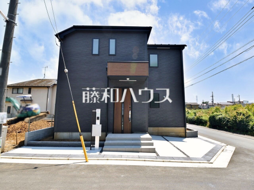 『類似外観同仕様　扉や窓の開口部の位置等のデザインが異なります。』