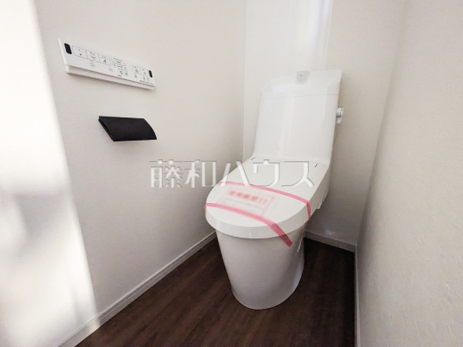 ≪トイレ≫温水洗浄機能付きトイレで清潔にご使用いただけます。　　【狛江市岩戸南３丁目】