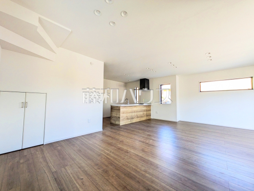 ≪リビング≫リビングに床暖房があるので足元ぽかぽか、家族の集まる空間を暖めます。　　【狛江市岩戸南３丁目】