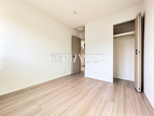 木目が美しいウッディなフローリングの居室は、穏やかで心安らぐ空間となるでしょう。【西東京市北町３丁目】