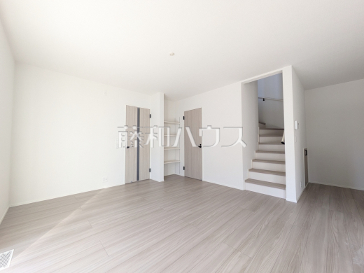 リビング　【西東京市北町３丁目】