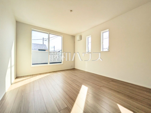 約7.87帖の主寝室はバルコニーに面しており、明るく開放的な空間となっております。【西東京市北町３丁目】