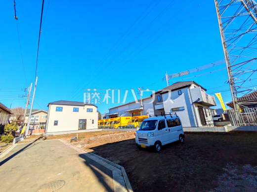 ≪現地外観≫まだまだ建築中ですが、ぜひ現地をご覧になりませんか？基礎・上棟の状態は建築中にしかご覧になれません！ 【府中市多磨町２丁目】