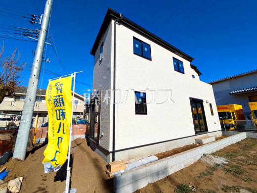 ≪現地外観（4号棟）≫足場が外れて実際の外観が見えてきました。完成までもう少しです。　【府中市多磨町２丁目】