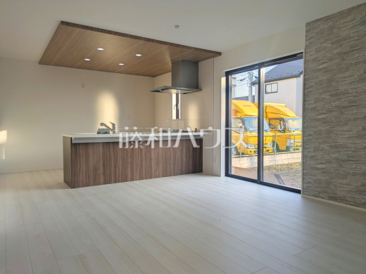 4号棟　リビング　【府中市多磨町２丁目】