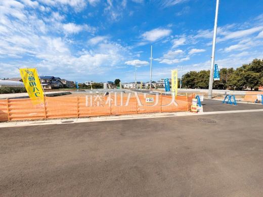 2号地　現地写真　【東久留米市下里１丁目】 建物のプレゼンをさせていただきますので、実際の完成イメージを思い描いていただくことができます。お気軽にお問合せ下さい。 