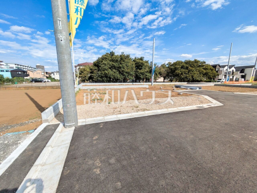 6号地　現地写真　【東久留米市下里１丁目】 見学はしたいけど、なかなか時間が取れない・・・そんな方に出勤前や仕事終わりにマイホームを見学できるサポートをいたします。 