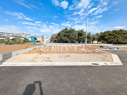 6号地　現地写真　【東久留米市下里１丁目】 建物のプレゼンをさせていただきますので、実際の完成イメージを思い描いていただくことができます。お気軽にお問合せ下さい。 