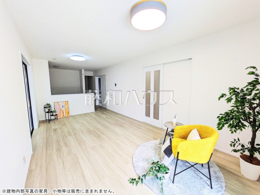 リビング　【福岡市東区名島３丁目】