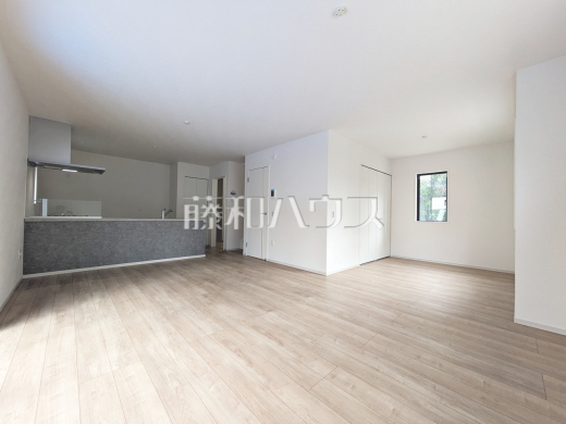 リビング　【八王子市元横山町３丁目】