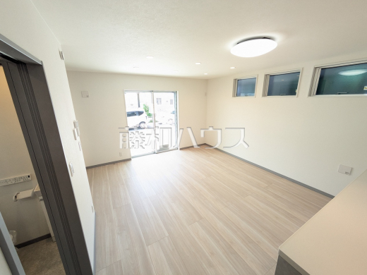 B号棟　リビング　【日野市大字石田】