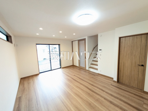 C号棟　リビング　【日野市大字石田】