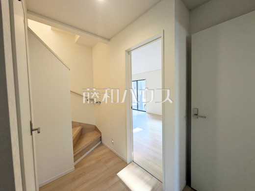 1号棟　階段　【朝霞市宮戸３丁目】