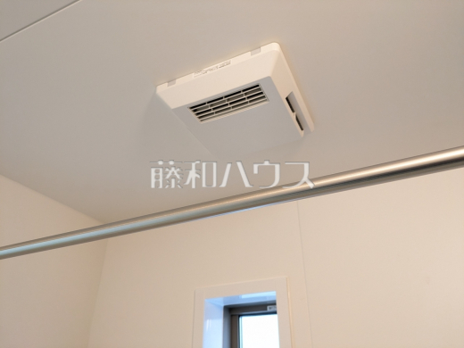 4号棟　浴室換気乾燥機　【朝霞市宮戸３丁目】　雨の日の強い味方！浴室換気乾燥機付きユニットバスで洗濯物が乾かせます。
