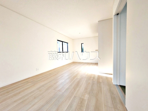 16号棟　リビング　【朝霞市宮戸３丁目】