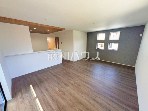 2号棟　 リビングからキッチンが見えるので、小さなお子様もママの様子が見えて安心ですね。 　【東久留米市前沢５丁目】