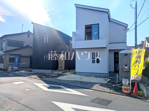 ≪現地外観≫足場が外れて実際の外観が見えてきました。完成までもう少しです。【府中市南町３丁目】