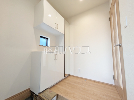 B号棟　玄関ホール　【練馬区南大泉１丁目】