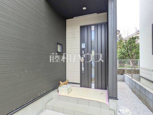 1号棟　玄関　【新座市石神２丁目】