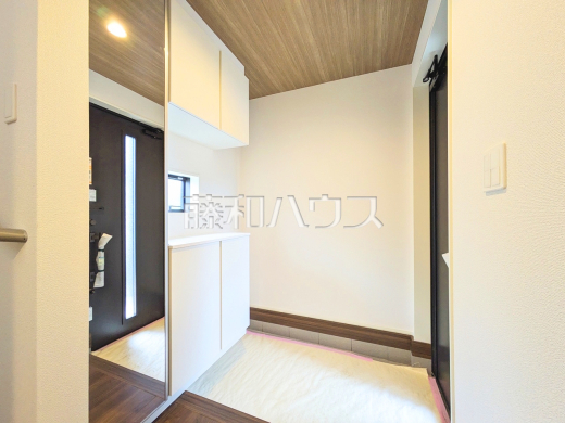 1号棟　玄関　【新座市石神２丁目】