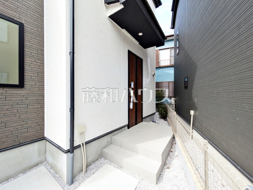 2号棟　玄関　【新座市石神２丁目】