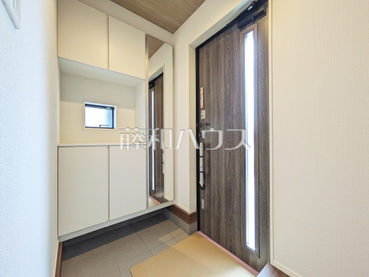 4号棟　玄関　【新座市石神２丁目】