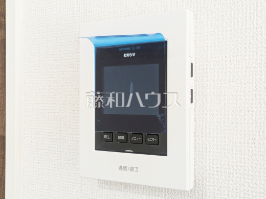4号棟　防犯に役立つTVモニター付インターフォン　【新座市石神２丁目】　TVモニター付きインターホン訪問者がわかるTVモニター付インターホンは、お子様のお留守番にも活躍するかも？！