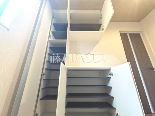 10号棟　玄関収納　【新座市石神２丁目】