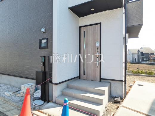 9号棟　玄関　【新座市石神２丁目】