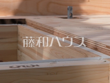 【プラットフォーム床構造】　地震や台風の際も建物の変形をしっかり抑制します。