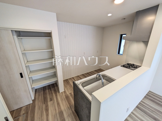 A号棟　キッチン　【与那原町字与那原】