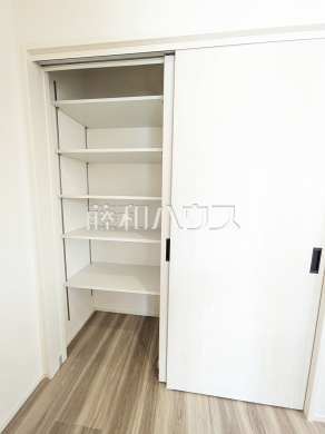 B号棟　収納　【与那原町字与那原】