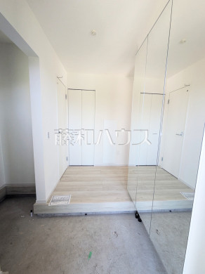 玄関　【和光市新倉４丁目】