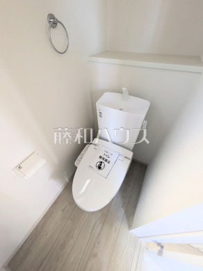 温水洗浄機能付きトイレで清潔にご使用いただけます。 　【和光市新倉４丁目】