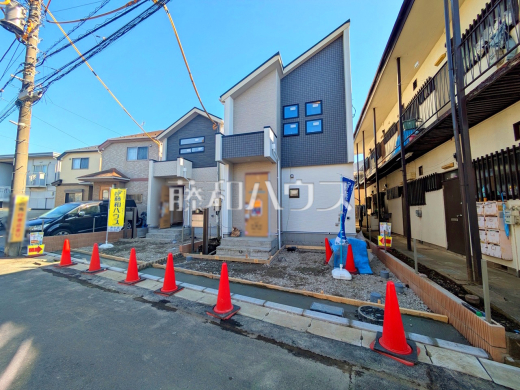 ≪現地外観≫順調に工事が進んでいます。実際の街並みの様子が段々見えて参りました。ぜひ実際に現地をご見学下さいませ。　【府中市是政１丁目】